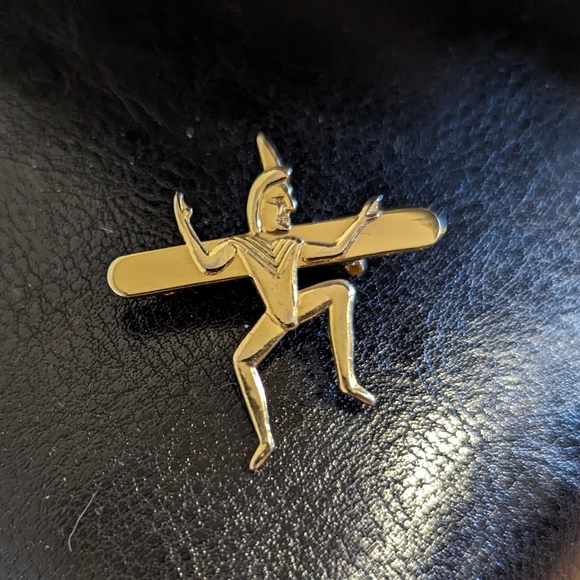 Girl Guides Promise Pin - Picture 2 of 2